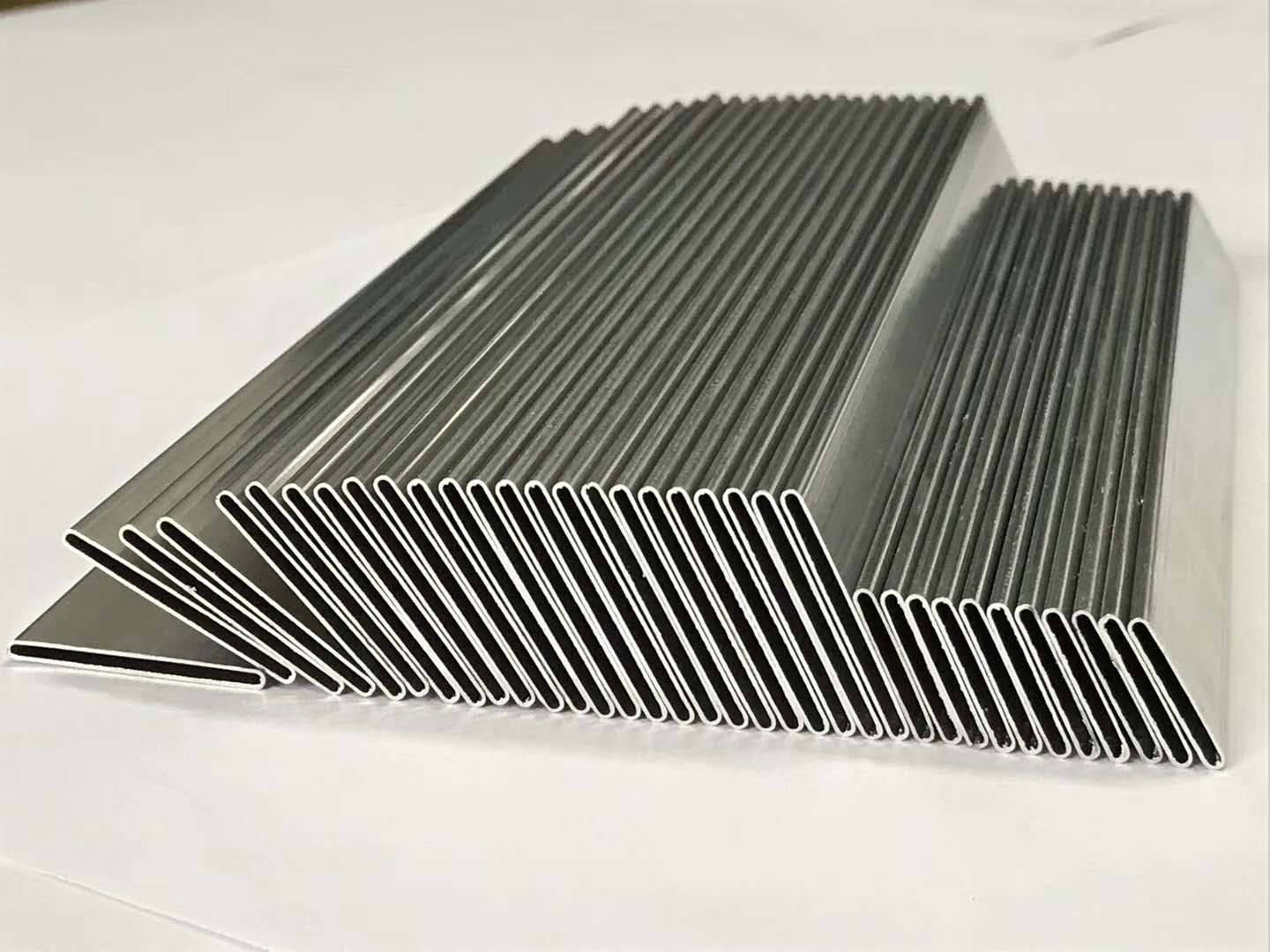 ຄວາມແຕກຕ່າງລະຫວ່າງທໍ່ welded ຄວາມຖີ່ສູງແລະທໍ່ extruded
